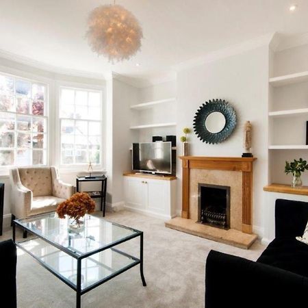 Modern Family Home In London Close To Amenities And Train المظهر الخارجي الصورة