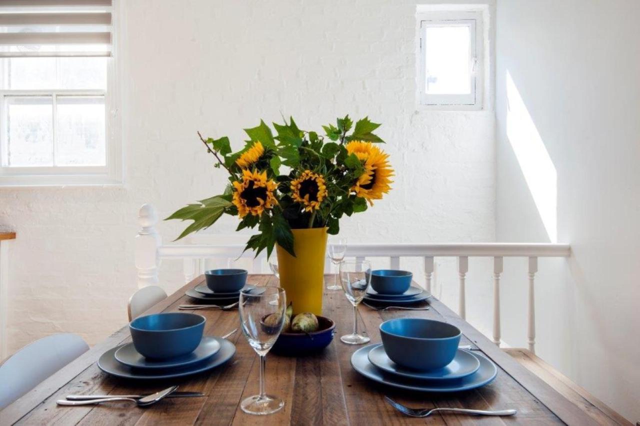 Modern Family Home In London Close To Amenities And Train المظهر الخارجي الصورة