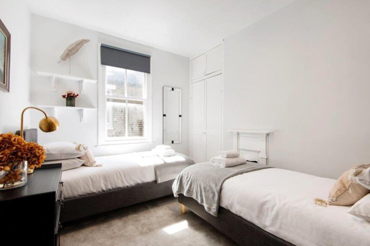 Modern Family Home In London Close To Amenities And Train المظهر الخارجي الصورة